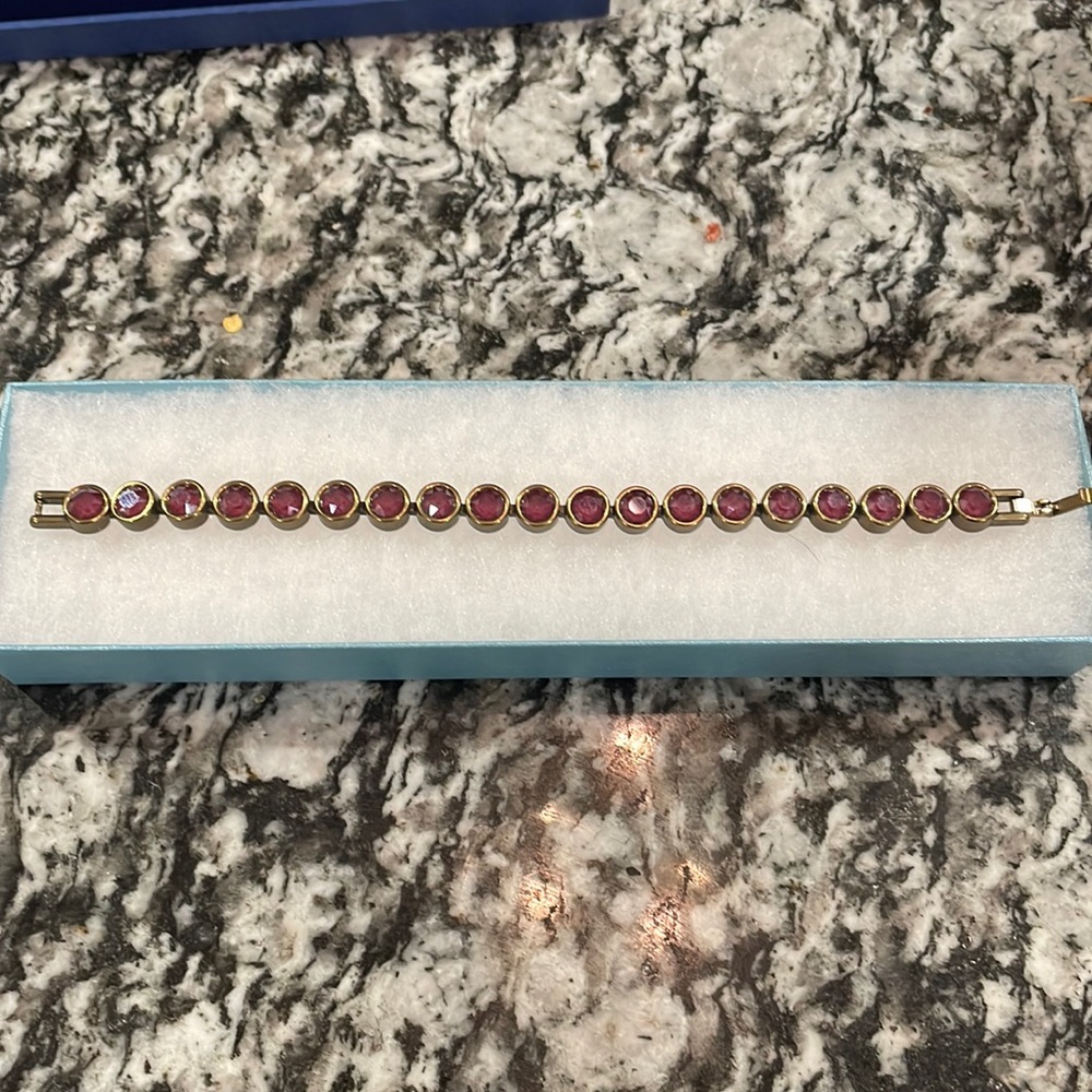 Touchstone Crystal Antique Dark Red Ice Braelet